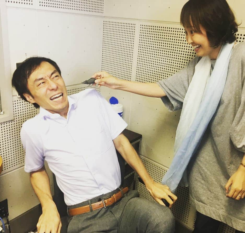 伊勢みずほさんのインスタグラム写真 - (伊勢みずほInstagram)「今日のごきげんアワー✨テーマ あなたが遭遇したことのある野性動物❕たっくさんのメール！どうもありがとうございました😂‼️ 近藤さんはリスもカピパラも好きな優しい方なのに。。。この子だけは大っ嫌いだそうです🐀。。。 馴れてもらうためにねずみちゃんのおもちゃで遊んでみましたが、この表情😂本気で気持ち悪がってました😱😱😱 いつか近藤さんとねずみちゃんが仲良くなる日が来ますように✨  #bsn #ラジオ #ごきげんアワー #近藤丈靖 アナウンサー #夏ラジオ#今週末 #新潟ふるさと村 #伊勢みずほ #ねずみ #🐀 #野性動物 #メール #テーマ #リスナー さん #ありがとうございます」7月16日 18時38分 - isemizuhoo