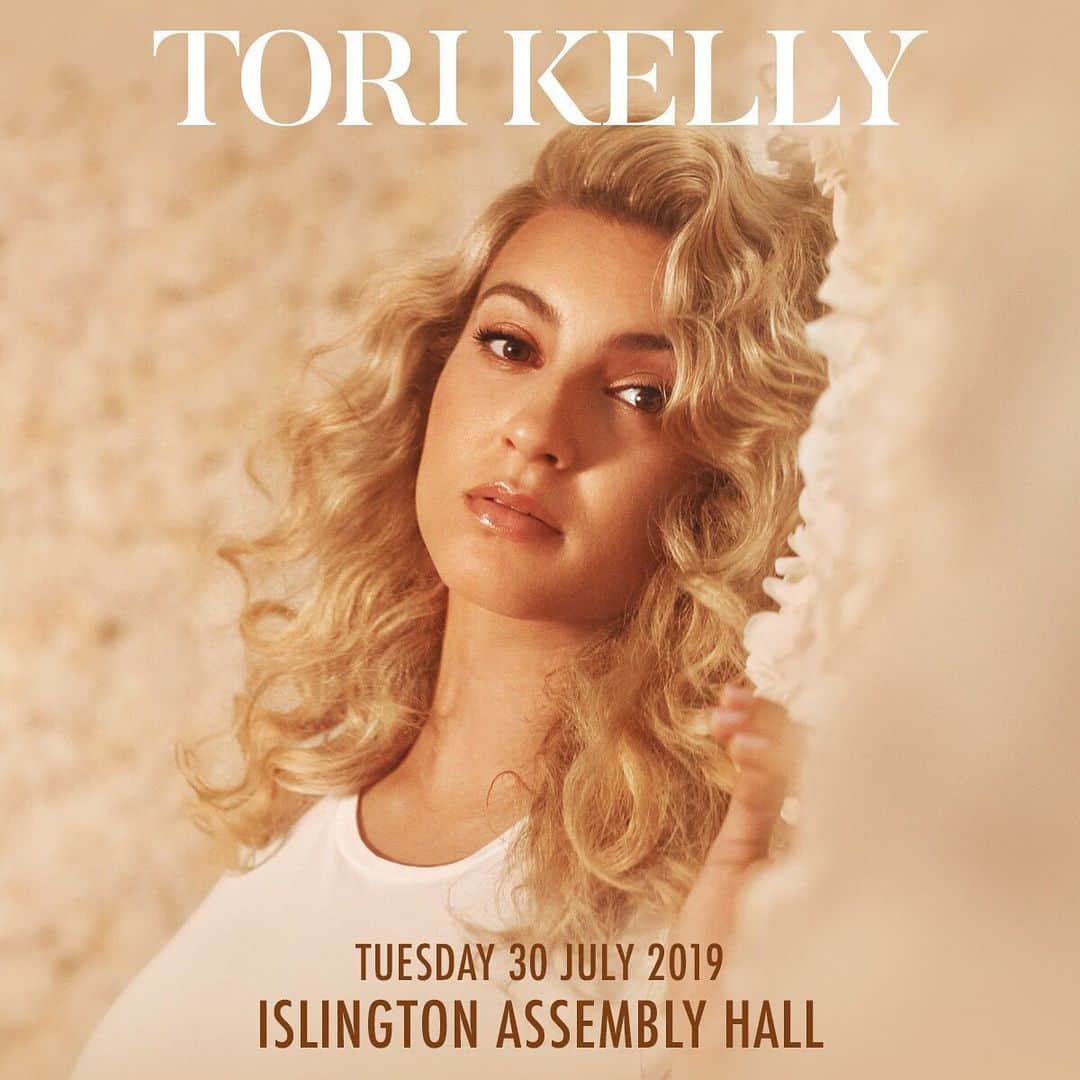 トーライ・ケリーのインスタグラム：「uk 🇬🇧 im heading your way to play an acoustic show at @islington_ah before #InspiredByTrueEvents is here! ✨ pre-order for access (link in story)」