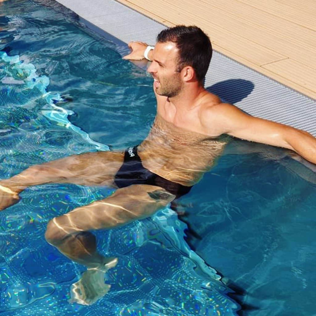 ACキエーヴォ・ヴェローナさんのインスタグラム写真 - (ACキエーヴォ・ヴェローナInstagram)「⛰🏊‍♂️⚽️ Giornata di relax al @grandhoteltermedicomano dopo la prima partita amichevole! @visitacomano 💛💙 A relaxing day after the first friendly match! #chievo #chievoverona #relax #swimmingpool #training」7月16日 18時45分 - acchievoverona