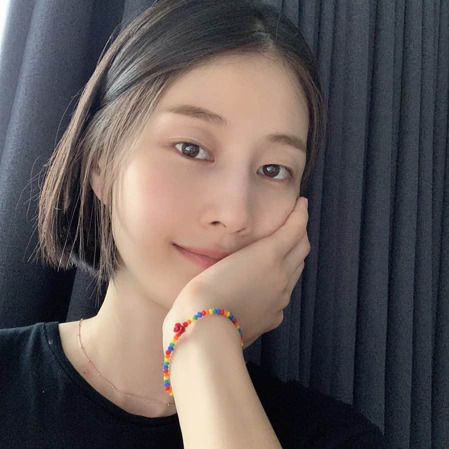 イ・ヒョニさんのインスタグラム写真 - (イ・ヒョニInstagram)「#haircut 💇🏻‍♀️ #똑단발 #다시기를수있을까?」7月16日 18時54分 - lee.hyunyi