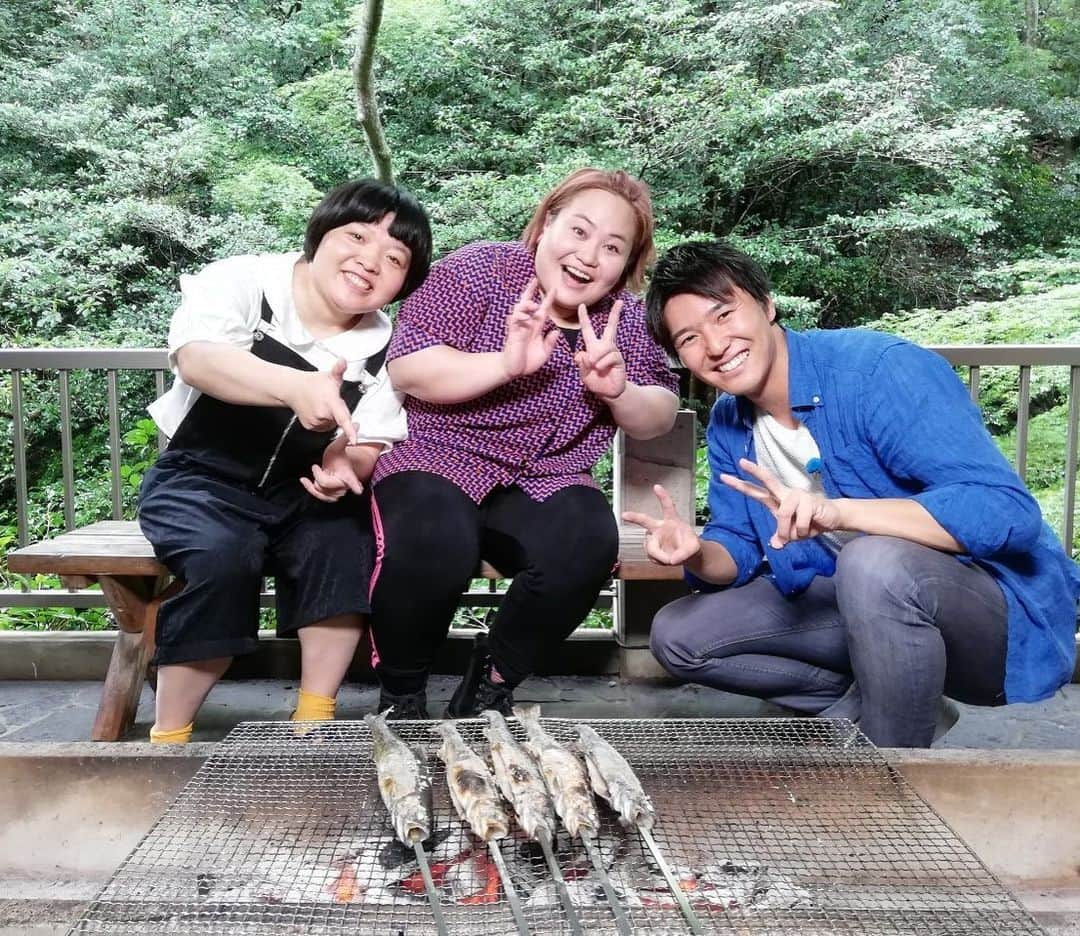 濱田隼さんのインスタグラム写真 - (濱田隼Instagram)「今日は おかずクラブ のお2人と、岡崎でロケ。 夏にぴったり、涼を楽しむツアーズでした！ . 鱒の掴み取りに、かき氷に、お2人の大好物に〜！！ . 8月に デルサタ で放送します(^^) . #おかずクラブ #ゆいp さん #オカリナ さん #岡崎市 #ツアーズ #デルサタ #メーテレ #アナウンサー #濱田隼」7月16日 19時03分 - shun_hamada_nbn