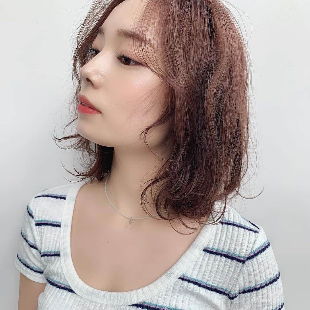 新原愛加のインスタグラム：「. U-REALMでカラーしました❤︎ 久しぶりに色味を変えてピンクに❤︎❤︎ 小山さんいつもありがとう😚 . @koyama_k_u_realm  #urealm」