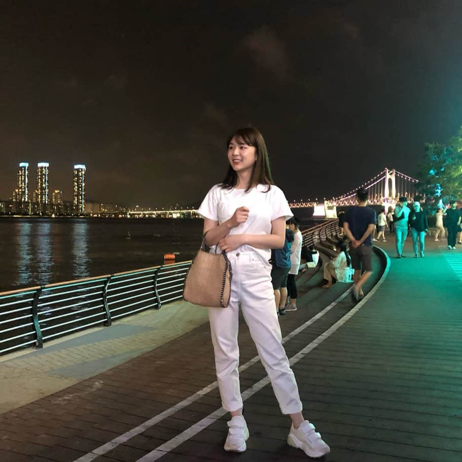 ひよんさんのインスタグラム写真 - (ひよんInstagram)「👖👜👟💓 ㅤㅤㅤㅤㅤㅤㅤㅤㅤㅤㅤㅤㅤ 夜の釜山も素敵🥰🌉✨ ㅤㅤㅤㅤㅤㅤㅤㅤㅤㅤㅤㅤㅤ 👖 @gu_global 👜、👟 @stellamccartney  ㅤㅤㅤㅤㅤㅤㅤㅤㅤㅤㅤㅤㅤ #fashion #ootd #coordinate #koreangirl #koreanfashion #koreanstyle #패션 #오오티디 #코디 #한국패션 #희영 #韓国ファッション #韓国人 #ファッション #ひよん」7月16日 19時34分 - cchan_fee4