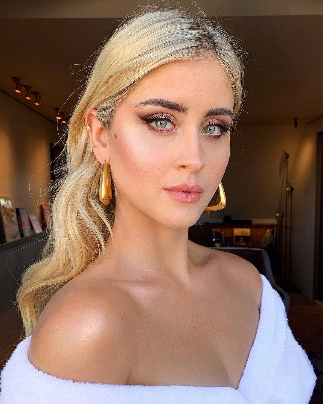 Blonde Saladさんのインスタグラム写真 - (Blonde SaladInstagram)「TREND ALERT: Who says that size doesn’t matter will have to eat his words, this Summer 2019 is all about EXTRA LARGE EARRINGS ⚡️ #theblondesalad #earrings #trend #summer2019 #fashion #oversizeearrings」7月16日 19時43分 - theblondesalad