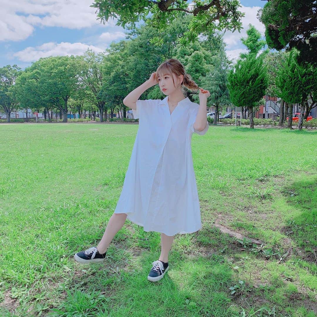 のインスタグラム：「👒☁️♥️ #GU の白ワンピ👗 本気でかわいい~🥺♥️ ♡  着まわし３パターン❣️ ♡  ①白ワンピそのまま着て、 スニーカーを合わせてカジュアルに♡ 公園やテーマパークにも◎ ♡  ②パンプスとレオパード柄の ベルトを足して、おしゃれ度 アップ❣️レストランやデートに◎ ♡  ③ ②にパンツを加えて、一気に こなれ感を✨女子会コーデ♡ ・ ・ ・ ・  #ジーユー #ジーユーコーデ #ジーユー購入品 #ジーユー新作 #ジーユーマニア #白ワンピース #白ワンピ #ワンピース #ワンピースコーデ #インスタ映え #フォトジェニック #プチプラコーデ #プチプラ #プチプラファッション #プチプラ高見えコーデ #プチプラミックス #三つ編みアレンジ #おしゃれ好き #おしゃれ女子 #コーデ #着まわし #着まわしアイテム #ゆり丸コーデ #ゆり丸 #アイドル」