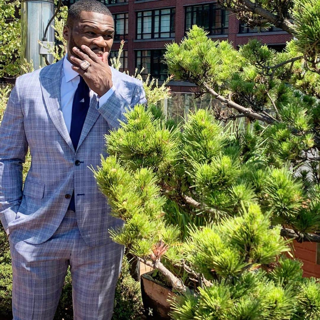 50セントさんのインスタグラム写真 - (50セントInstagram)「Ok so you feeling the new me or ya hating? 🤨I’m big bag 💰grabbing, you know the Vibes 🍾#lecheminduroi 🥃#bransoncognac」7月17日 1時22分 - 50cent