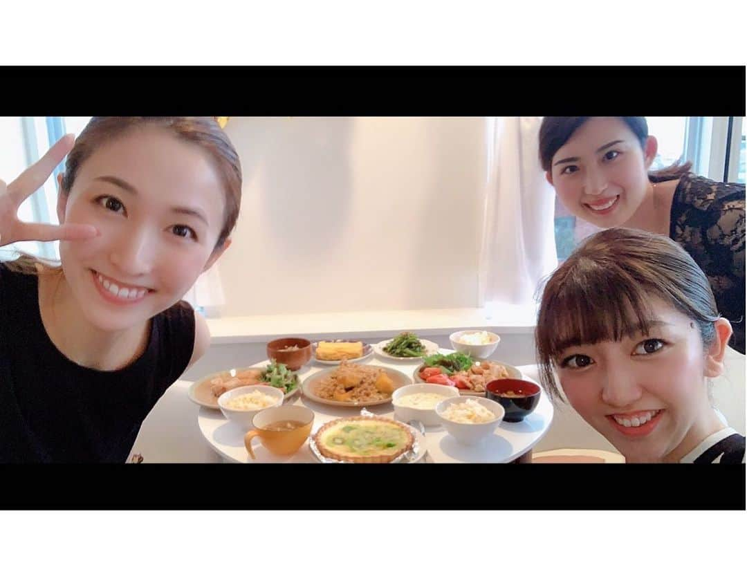 実咲凜音さんのインスタグラム写真 - (実咲凜音Instagram)「. たなちと ゆうことお料理。  というか たなちのお料理教室でした😆  最高‼︎ めっちゃ美味しかった〜‼︎😁 キウイのレアチーズケーキ🥝 生地からぜ〜んぶ たなちの手作り🤭  感動感激！！！ たなち 素敵女子ね。  お姉さん達も頑張るよ☺︎笑  ね。 ゆうこ☺️ みりおん。 #たなち料理 #チキン南蛮 #かぼちゃのそぼろあん #ほうれん草の胡麻和え #なすのお味噌汁🍆 #卵焼き #とうもろこしご飯🌽 #ありがとう」7月16日 20時01分 - misaki_rion