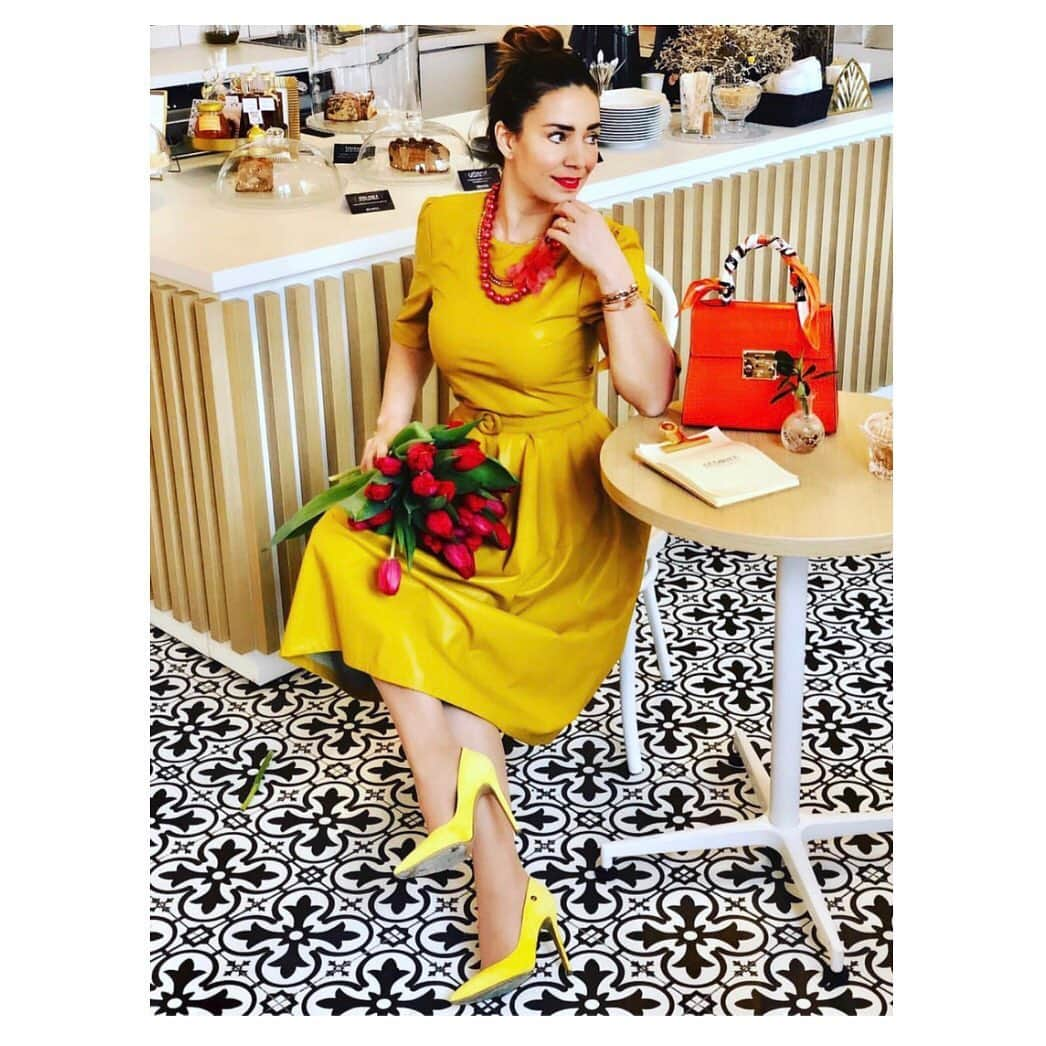 イズロさんのインスタグラム写真 - (イズロInstagram)「#islo #isloisabellalorusso #isloshoes #shoes #pumps #color #colore #yellow #outfitoftheday #beautiful #beautifulgirl #flowers #fashion #style #fashionstyle #slovakia #shopping #shoponline #shoppingonline #madeinitaly #alabama #bestseller #musthave #sales #saldi #staytuned」7月16日 20時02分 - islo_isabellalorusso