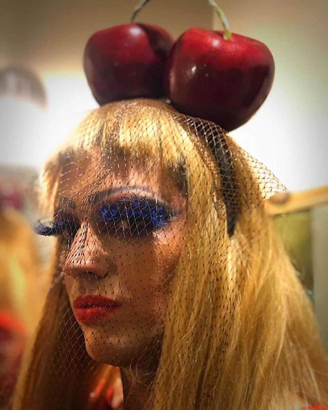 ピアーズアトキンソンさんのインスタグラム写真 - (ピアーズアトキンソンInstagram)「#🍒🤳🏼 Some rather glamorous selfies from @augusmoey who is taking the #hypercherries (AND blue mascara - which, sadly, I haven’t seen for 30 years 💙) out for a spin on the other side of the world in northern #Argentina 🥰 🌎🌍🌏」7月16日 20時03分 - piersatkinson