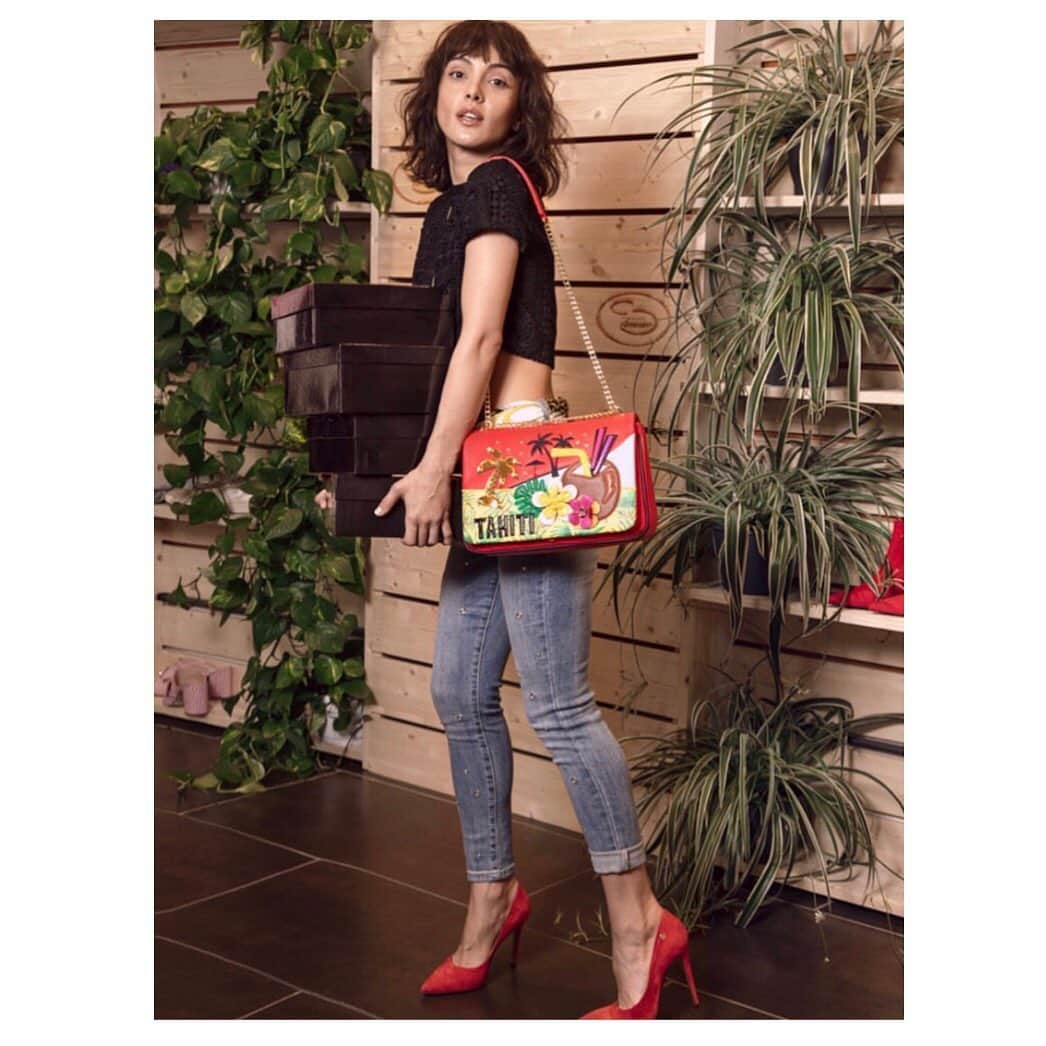 イズロさんのインスタグラム写真 - (イズロInstagram)「#islo #isloisabellalorusso #isloshoes #shoes #pumps #color #colore #corallo #outfitoftheday #beautiful #shoesaddict #fashion #style #fashionstyle #shopping #shoponline #shoppingonline #madeinitaly #alabama #bestseller #musthave #sales #saldi #staytuned」7月16日 20時10分 - islo_isabellalorusso