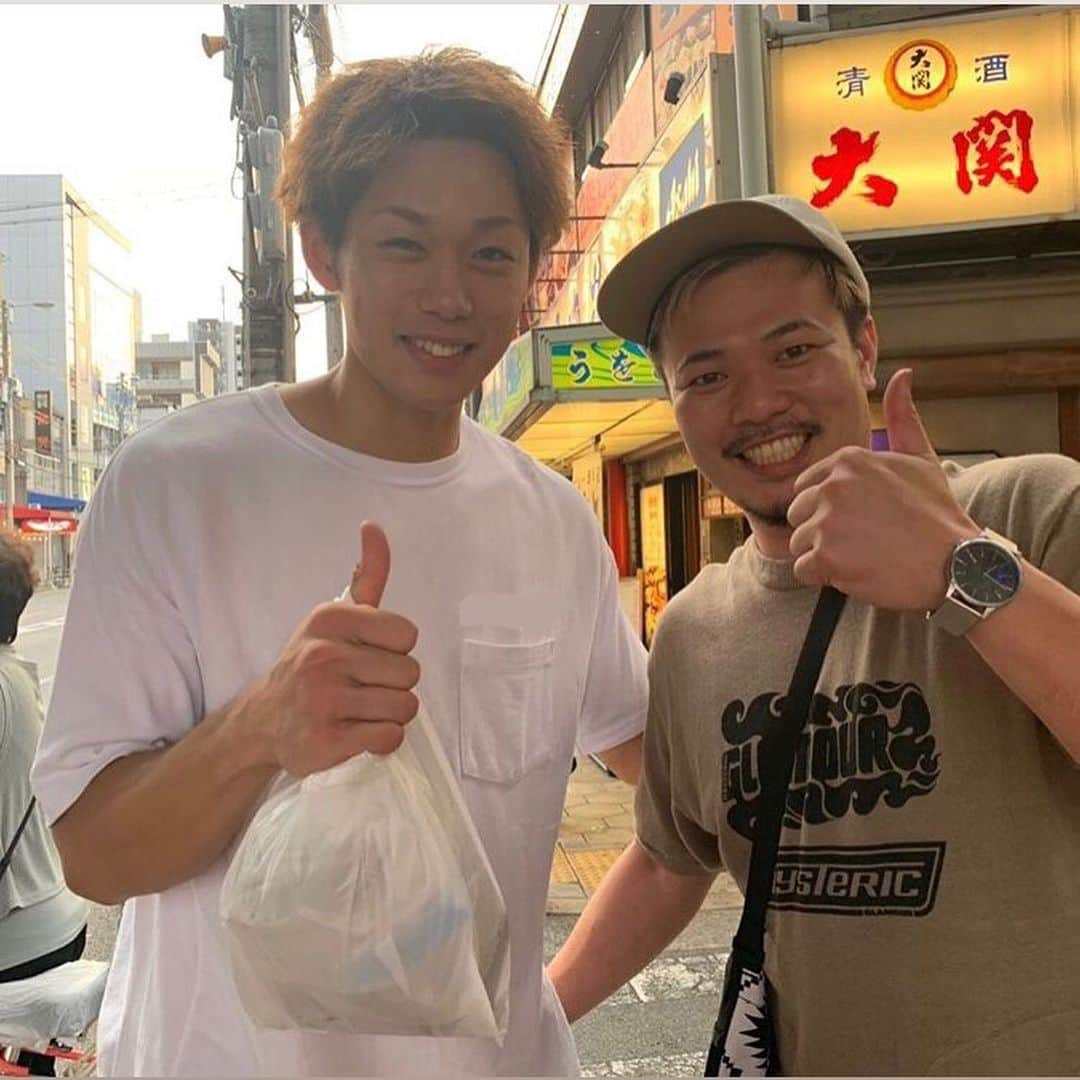 藤高宗一郎さんのインスタグラム写真 - (藤高宗一郎Instagram)「鶴橋でたまたま増尾さんにばったり！！ 久々の再会にテンション上がりました✨ いつかご飯連れてって下さい🙌 #ひでさん #6年ぶり #OCLUB #美容師 #右手にキムチ #幸福食堂 #チーズカルビチム」7月16日 20時11分 - ssou3