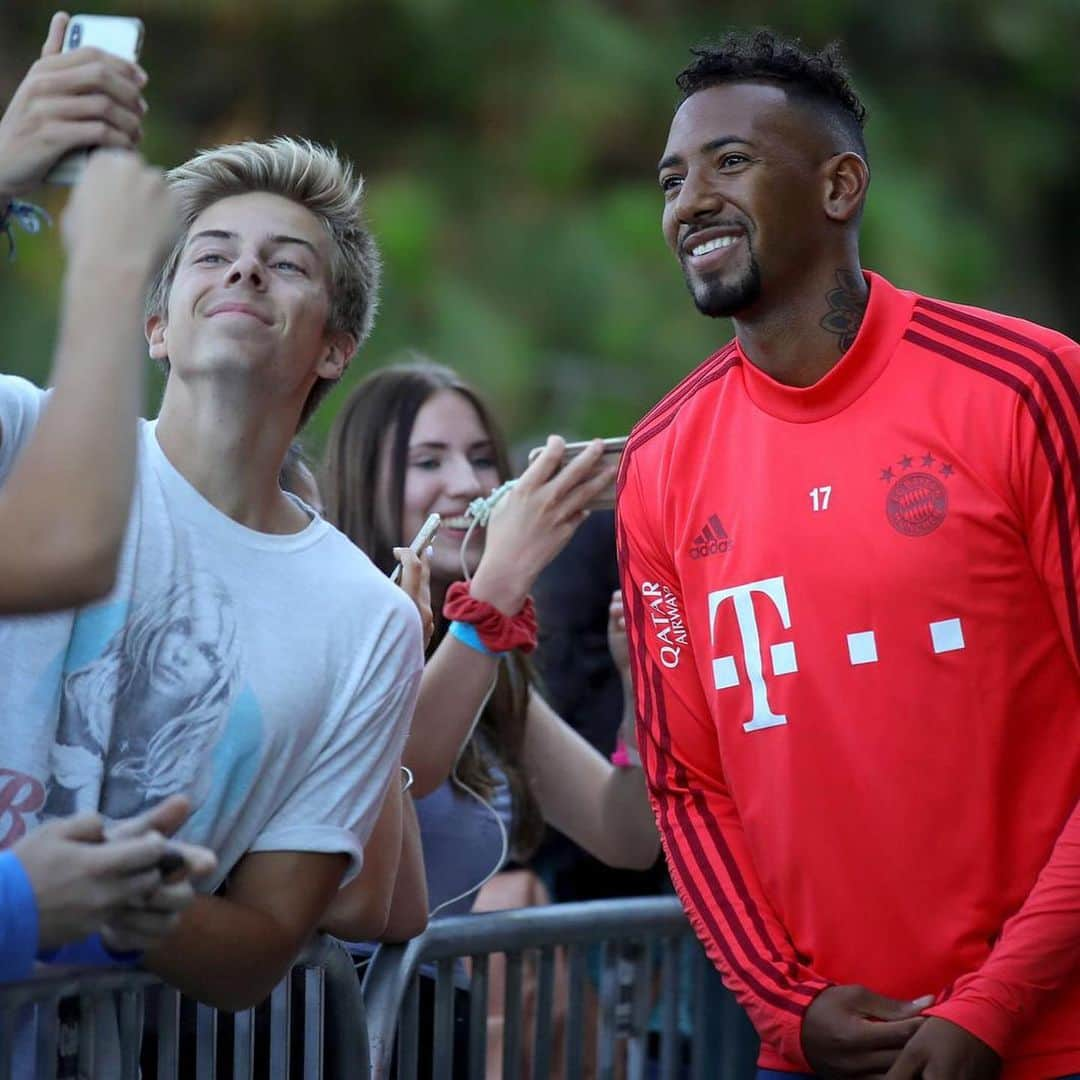 ジェローム・ボアテングさんのインスタグラム写真 - (ジェローム・ボアテングInstagram)「US support is always on fleek 🇺🇸😁📸 Good to be back! #AudiFCBTour」7月16日 20時15分 - jeromeboateng