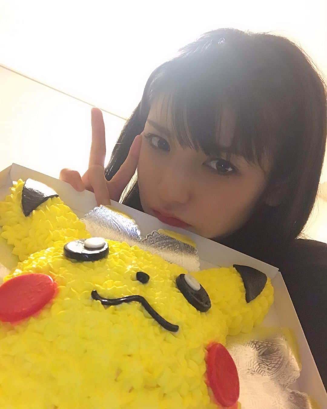 道重さゆみさんのインスタグラム写真 - (道重さゆみInstagram)「お誕生日当日、スタッフさんからいただいたピカチュウケーキ！ 見た目可愛くてそして中はなんと… 食べてビックリ ティラミスで！！！！！！ 最高に美味しかったです♡#ピカチュウケーキ」7月16日 20時31分 - sayumimichishige0713