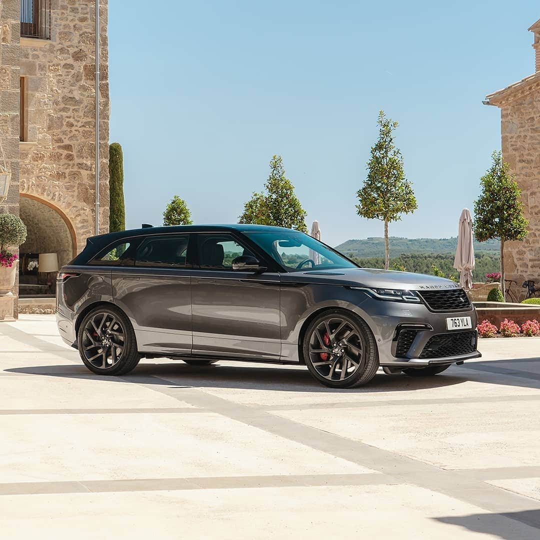 Land Roverさんのインスタグラム写真 - (Land RoverInstagram)「The world’s most beautiful mid-size SUV – enhanced. Search Range Rover Velar SVAutobiography Dynamic Edition.  #RangeRover #Velar #SVAutobiographyDynamic  #SVAutobiography #SV #SpecialVehicleOperations #PerformanceSUV #LuxurySUV #Design #LandRover」7月16日 20時36分 - landrover