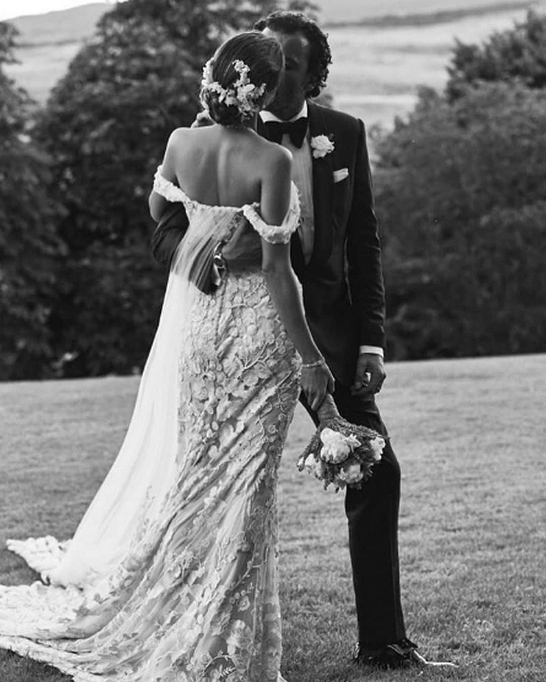 Pronoviasさんのインスタグラム写真 - (PronoviasInstagram)「Happy 3rd wedding anniversary to @gpalatchi & her husband 💫 Such a beautiful couple! #PronoviasIconicBrides」7月16日 20時47分 - pronovias