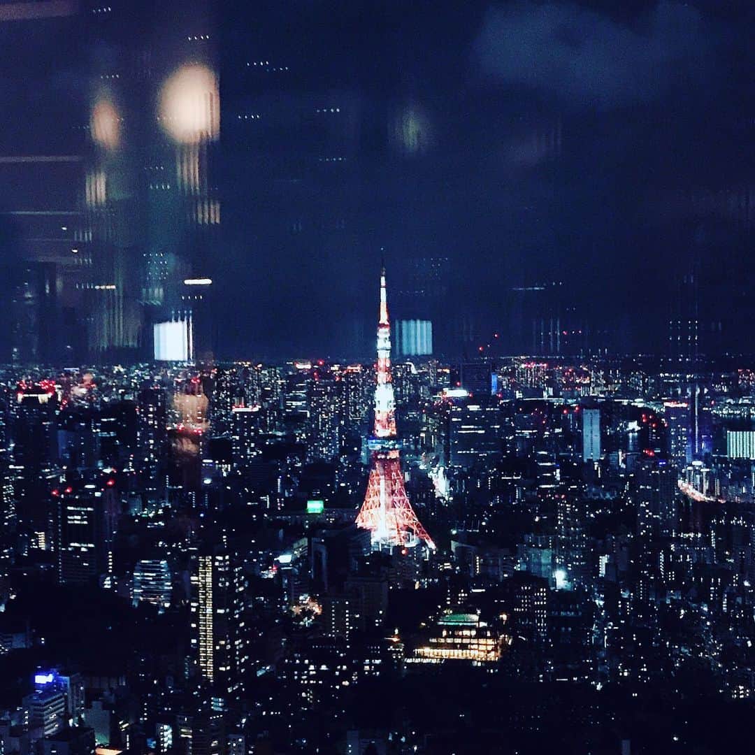 秋本祐希さんのインスタグラム写真 - (秋本祐希Instagram)「東京タワー🗼 今日はしっとりとした美しさ #東京タワー #tokyotower #ヒルズクラブ #bar」7月16日 21時05分 - ayuuki0908