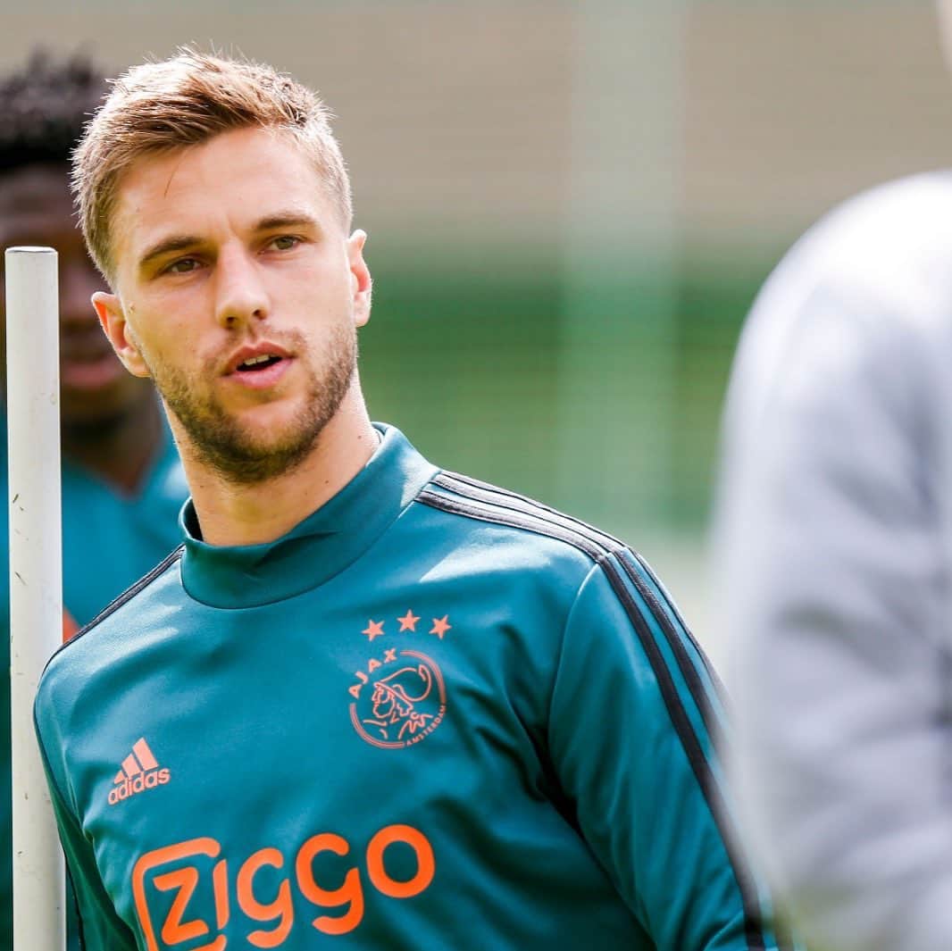 ジョエル・フェルトマンのインスタグラム：「⚽️」