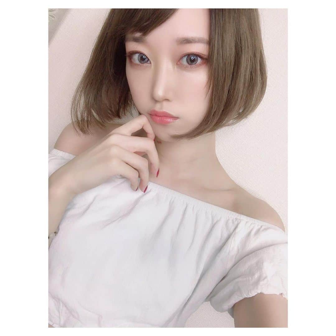 篠崎瑞希のインスタグラム：「.﻿ 最近の購入品(小物編)﻿ ﻿ #sandals : R&E  #grasses : #nicoand  #accessory : #zozotown  #bag : #dazzlin ﻿ #shopping#sporty#selfie#셀스타그램#소통#일본#ネットショッピング#購入品#購入品紹介#selfportrait#ハンドメイドアクセサリー#スポーツサンダル#silver#white」