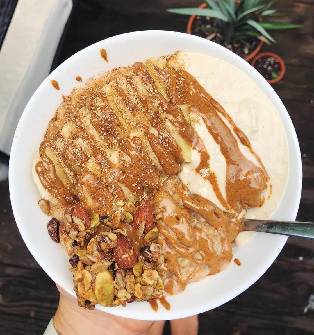 Flavorgod Seasoningsさんのインスタグラム写真 - (Flavorgod SeasoningsInstagram)「Flavor GodvLoaded Oat Bowl ⁠ -⁠ Customer: @thrivingw.tori⁠ Seasoning: #flavorgod Buttery Cinnamon Roll⁠ -⁠ On Sale here ⬇️⁠ Click the link in the bio -> @flavorgod | www.flavorgod.com⁠ -⁠ Here’s a loaded oat bowl to start my weekend off right! It’s also #fiberfriday so check out my fiber count on my story today and comment your favorite fiber filled food below! .⁠ .⁠ .⁠ Stove top oats cooked with water, topped with half a banana, @simplyorganicfoods cinnamon, @traderjoes almond butter, @lovvelavva vanilla yogurt (no added sugar), @krogerco paleo granola, and @flavorgod buttery cinnamon roll seasoning.⁠ -⁠ Flavor God Seasonings are:⁠ 💥 Zero Calories per Serving ⁠ 🙌 0 Sugar per Serving⁠ 🔥 KETO & PALEO⁠ 🌱 GLUTEN FREE & KOSHER⁠ ☀️ VEGAN-FRIENDLY ⁠ 🌊 Low salt⁠ ⚡️ NO MSG⁠ 🚫 NO SOY⁠ 🥛 DAIRY FREE *except Ranch ⁠ 🌿 All Natural & Made Fresh⁠ ⏰ Shelf life is 24 months⁠ -⁠ -⁠ #food #foodie #flavorgod #seasonings #glutenfree #mealprep  #keto #paleo #vegan #kosher #breakfast #lunch #dinner #yummy #delicious #foodporn ⁠ ⁠」7月16日 21時00分 - flavorgod