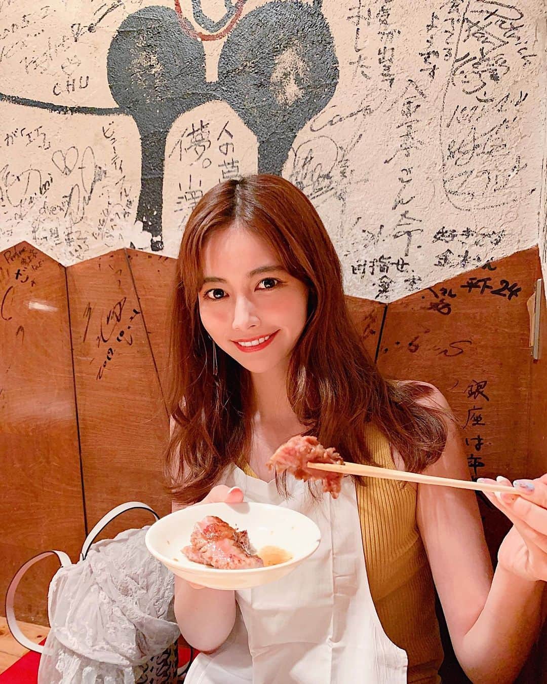 得あゆさんのインスタグラム写真 - (得あゆInstagram)「ご満悦🍖❤️ 名門🍖載せてなかったやつ。 ・ ・ ・ ・ ・ ・ ・ ・ ・ ・ #焼肉#名門#肉#グルメ#夜ごはん#食べ歩き#美味しい#ファッション#夏#インスタ映え#カメラ女子#笑顔#東京#ナチュラル#大人女子#大人カジュアル#カジュアル#写真#乾杯#ダイエット#トレーニング#女子会#iPhonex#japanesegirl#japanesefood#meat#yakiniku#dinner#training#gourmet」7月16日 21時07分 - tokuayu819