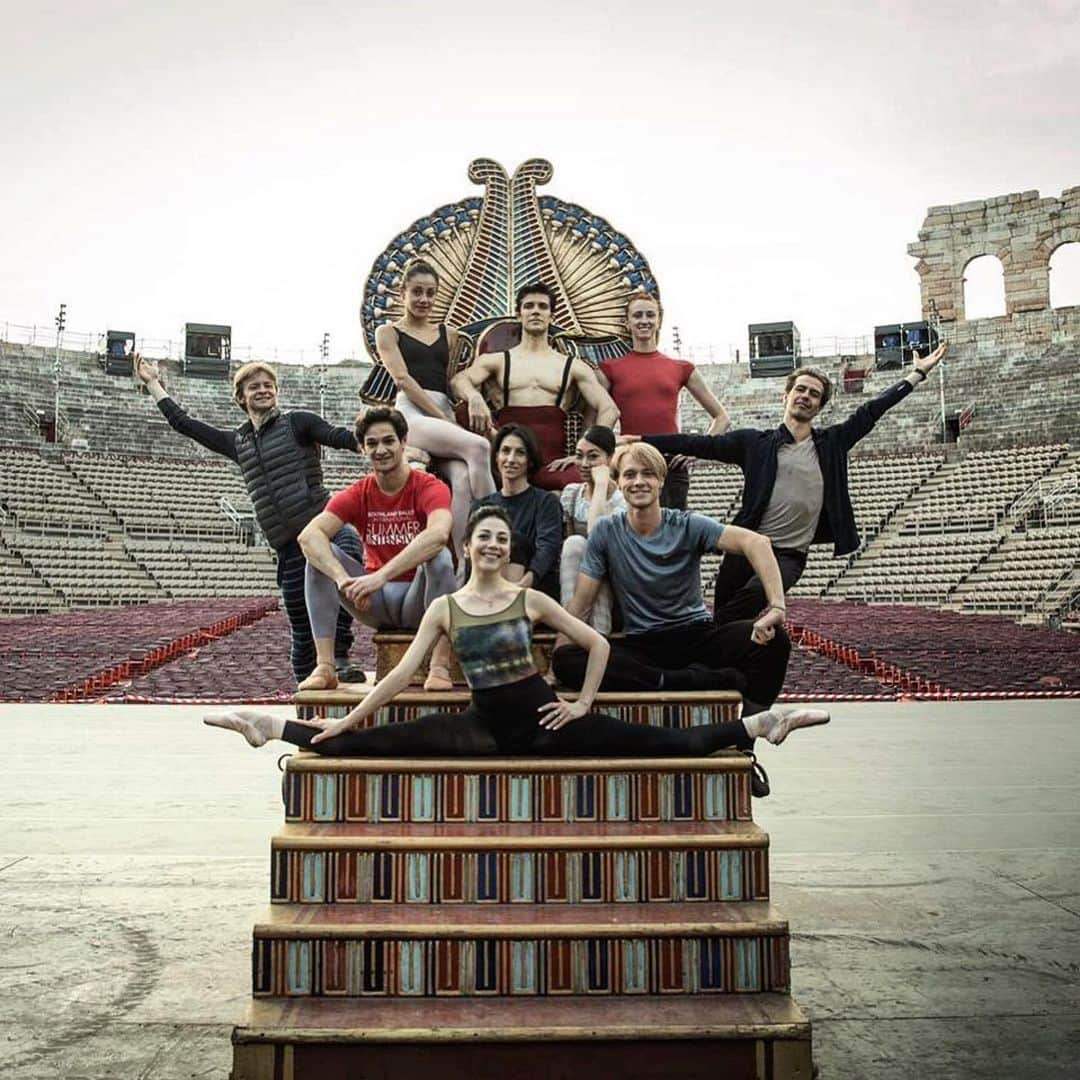 ロベルト・ボッレさんのインスタグラム写真 - (ロベルト・ボッレInstagram)「#Repost @officialrobertobolle ・・・ We love sobriety 😎 #robertobolleandfriends at @arenadiverona #bolletour2019 @robertobolle @daniil @misakuranaga @maiamakhateli @angelogreco1243 @elena_vostrotina @nicolettamanni @timandrijashenko #sashariabko @stefania.figliossi 📸 @dancersdiary #tonight #tomorrow ❤️」7月16日 21時10分 - robertobolle