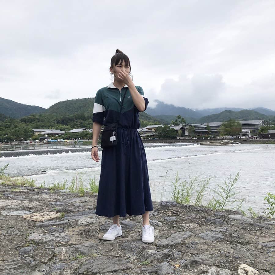 大関れいかさんのインスタグラム写真 - (大関れいかInstagram)「. 京都2日目は鬼楽ちん服！！ 去年買ったワニさん🐊 バッグに注目。そう、クシ。 前髪のためにクシは必須という 前髪族の宿命🤛 #私服#コーデ#京都#嵐山 #ootd#code#lacoste#kyoto」7月16日 21時16分 - _reikaoozeki