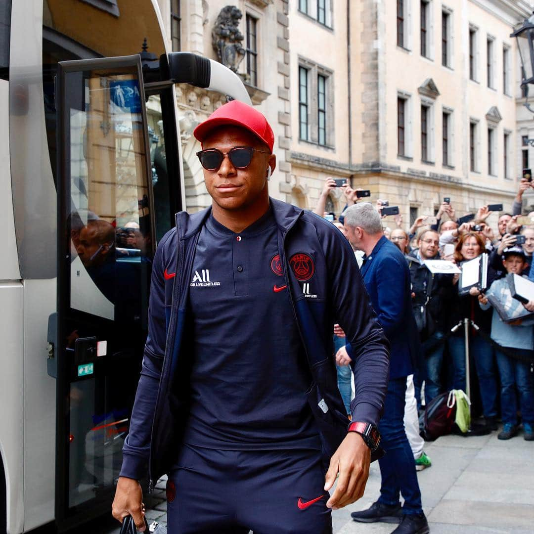 パリ・サンジェルマンFCさんのインスタグラム写真 - (パリ・サンジェルマンFCInstagram)「🔛✈️🇩🇪 First travel of the season Premier déplacement de la saison . ⚡️⚽️ #SGDPSG . 🔴🔵 #ICICESTPARIS #AllezParis #Paris #Football #PSG #ParisSaintGermain #PreSeason」7月16日 21時17分 - psg