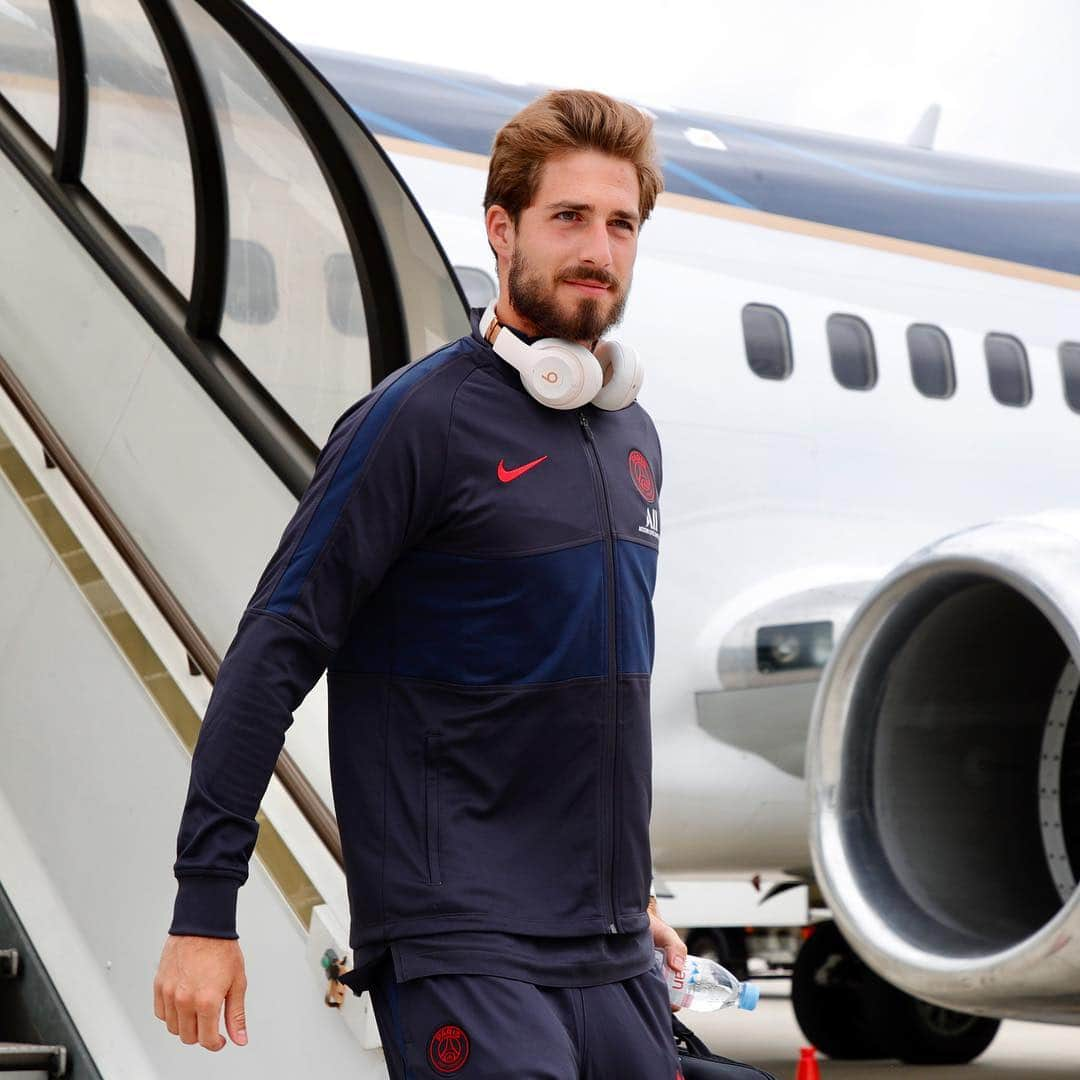 パリ・サンジェルマンFCさんのインスタグラム写真 - (パリ・サンジェルマンFCInstagram)「🔛✈️🇩🇪 First travel of the season Premier déplacement de la saison . ⚡️⚽️ #SGDPSG . 🔴🔵 #ICICESTPARIS #AllezParis #Paris #Football #PSG #ParisSaintGermain #PreSeason」7月16日 21時17分 - psg