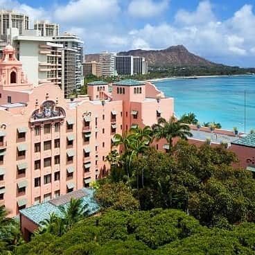 ザ・プリンスギャラリー 東京紀尾井町さんのインスタグラム写真 - (ザ・プリンスギャラリー 東京紀尾井町Instagram)「「Pretty in Pink Ladies Package」  夏のご予定はお決まりですか？  8月31日（土）まで開催中の「Hawaiian Fair 2019」でコラボレーションしている、「ロイヤル ハワイアン ラグジュアリーコレクションリゾート, ワイキキ」で人気のステイプランをご紹介します。  その名も「Pretty in Pink Ladies Package」  あこがれのピンクパレスでリゾート気分を満喫する、女性にうれしい特典いっぱいの限定プランです。詳しくは▶https://www.princehotels.co.jp/kioicho/fair/hawaii 2019  Share your own images with us by tagging @princegallerytokyokioicho ————————————————————— #luxuryhotel #theprincegallerytokyokioicho #akasakamitsuke #theluxurycollection #princehotels #akasaka #tokyo #japan #beautifulhotels #tokyohotel #東京 #赤坂見附  #royalhawaiian #hawaii #pinkpalace #pancakes #hawaiianfair2019」7月16日 21時18分 - princegallerytokyokioicho
