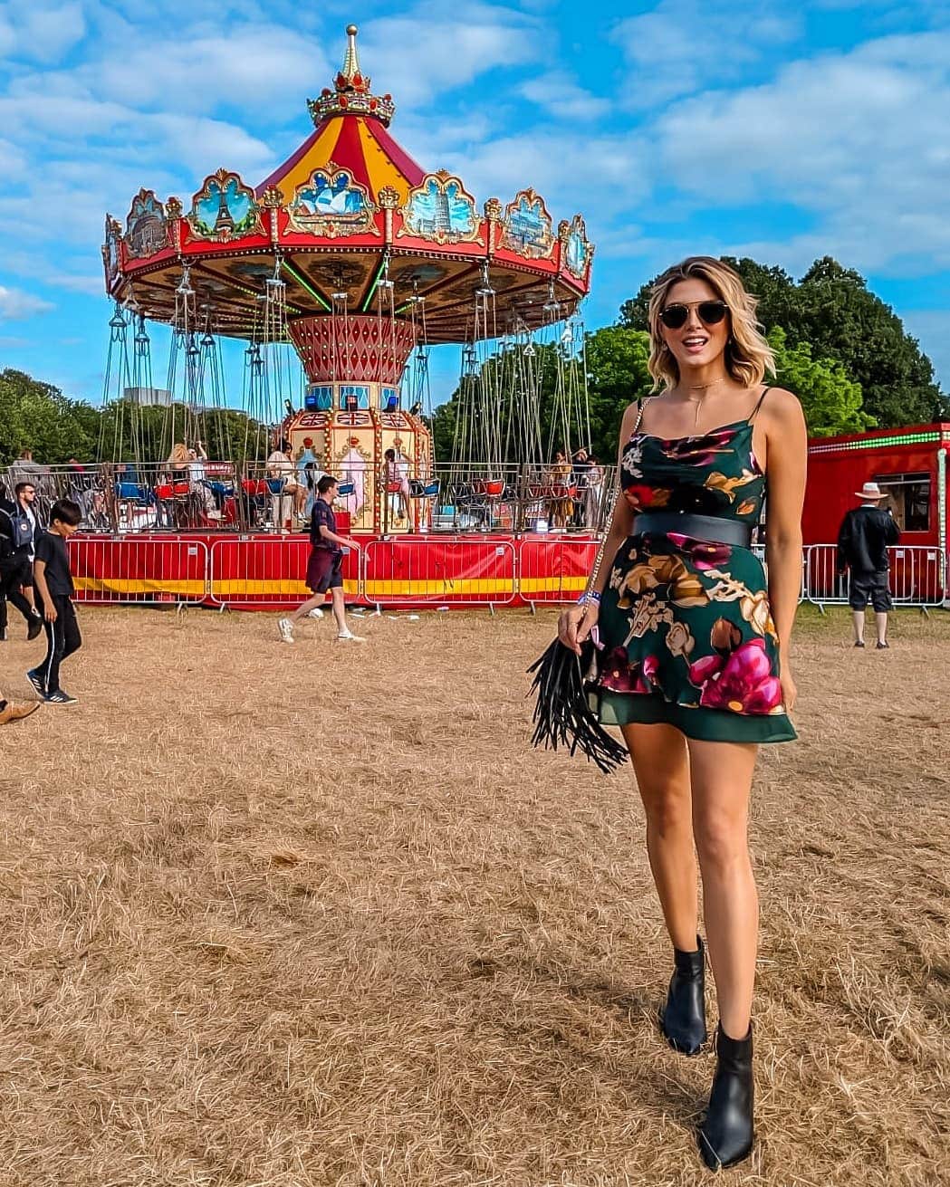 Ashley Jamesさんのインスタグラム写真 - (Ashley JamesInstagram)「Summertime Sadness. 💔 It's weird looking at these incredibly happy photos from the weekend, because whilst I was most definitely overjoyed during the festival, I have also experienced a lot of sadness this weekend. I live next door to a gospel church, and there was a wonderful and beautifully sad moment on Saturday night when they started singing Amazing Grace. I was overcome with sadness and I burst into tears, and it was exactly what I needed in that moment so I embraced that feeling. 😭💕 I think sadness is an emotion a lot of us struggle with or fight against. There's a lot of pressure on us all to be positive and happy, and not only is that completely unrealistic, pretending to be when we're not can come across as fake or impersonal. Sadness is necessary for others to empathise and help us.💧 Seeing sadness as a perfectly normal and acceptable emotion has been such a huge lesson for me, and one that has ironically allowed me to feel happier, and allowed my closest friends to understand me more and get closer to me. It was Inside Out, the Pixar film that anthromorphizes five human emotions, that showed me that sadness is a perfectly normal and necessary experience of the human condition. One of my favourite quotes from it is when Sadness says: "Crying helps me slow down and obsess over the weight of life's problems." 🌍💕 I'm often scared to show or express sadness online, because I don't want it to come across as an attempt for clout or attention, but I feel like no one talks about being sad enough. If you are feeling sad, don't feel the need to fight it and know that it's a perfectly normal feeling that will pass. Allow yourself to recognise your emotions, talk about it and cry with the person or people you want to, inevitably it will help them understand and be able to support you. Being sad doesn't make you a negative person, it makes you human. Also, I suppose this photograph is proof that while a picture tells 1000 words, it also conceals 1000 emotions, so remember to check in on your loved ones. 😀💕」7月16日 21時25分 - ashleylouisejames
