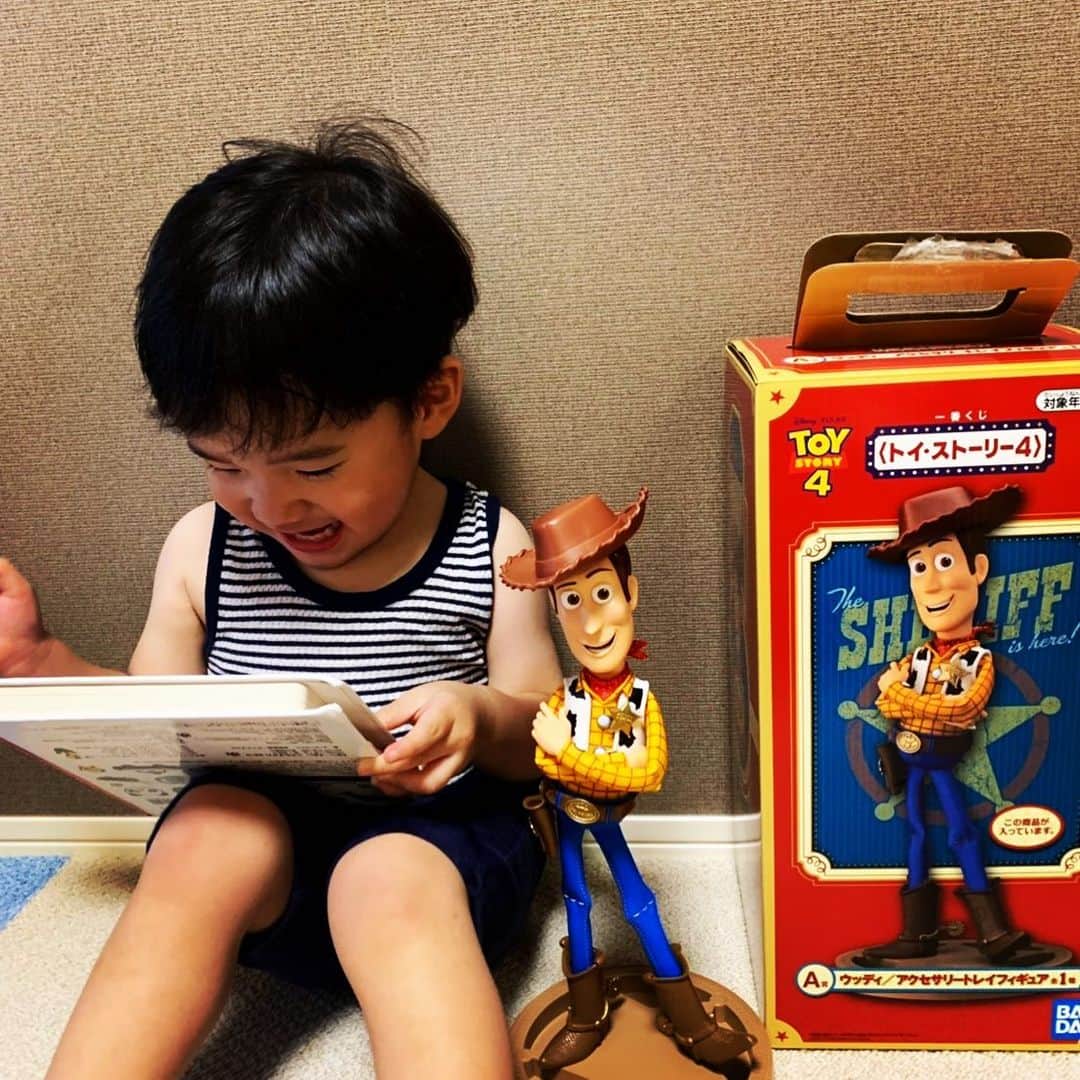 古林将太のインスタグラム：「親がやっても当たらず！！（；＿；） 息子は一発ゲット！笑  #トイストーリー #セブンイレブンのクジ #ついついやってしまう #狙うわラストワン賞！笑  #湘南ベルマーレ #古林将太 #コバショー」