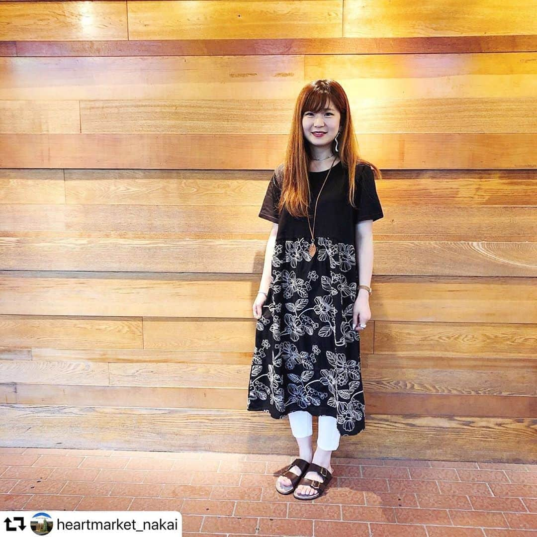 HEART MARKET (ハートマーケット)さんのインスタグラム写真 - (HEART MARKET (ハートマーケット)Instagram)「#repost @heartmarket_nakai ・・・ 🧡新作商品のご紹介🧡 ． 【  総刺繍切替ギャザーOP 】 #gl1907314 color :全4色 price : ¥3,900+tax (30%off→2,730+tax) ． ． 着用カラー:BLACK 着用サイズ:free 【staff身長:157cm】 . 全体に刺繍がある素敵なOPです♡ 切替が胸元であるのでふんわりしたシルエットになり可愛いです♡ 新作商品続々と入荷しております♡ 皆様のご来店心よりお待ちしております♡ . #中居#中居店#heartmarket#ハトマ#ハートマーケット#love&smile#スタッフコーデ#プチプラ#プチプラコーデ#おしゃれ#お洒落さんと繋がりたい#今日のコーデ#今日の服#シンプル#シンプルコーデ#ナチュラル#ナチュラルコーデ#コーディネート#コーデ#ファッション#夏#夏コーデ#instagood#instafashion」7月16日 21時35分 - heartmarket