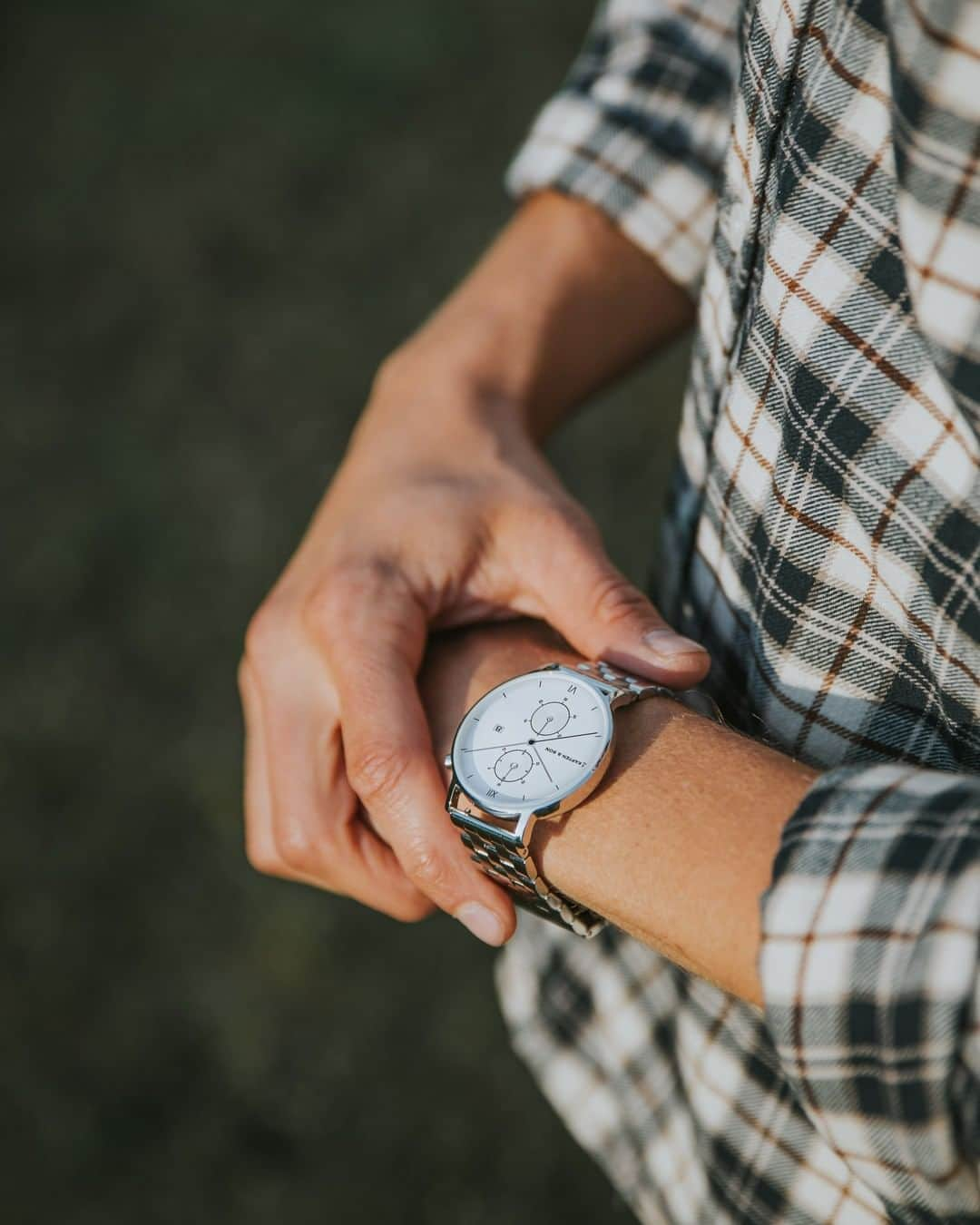 Kapten & Sonさんのインスタグラム写真 - (Kapten & SonInstagram)「'Fill your life with adventures - have stories to tell not stuff to show!' ✨ Our Chrono Silver Steel is absolutely perfect for every type of adventure! 🌴 #bekapten #kaptenandsonmen .⁠ .⁠ .⁠ #watches #watcheslover #watchesofinstagram #lovetotravel #traveltheworld #adventureseeker #letsgoeverywhere #mensstreetstyle #mensstyle」7月16日 21時46分 - kaptenandson