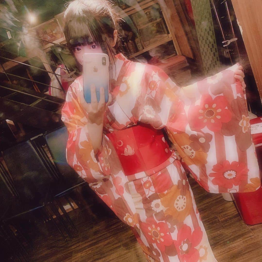 海月咲希のインスタグラム：「夏の訪れ。 浴衣の季節がやってくるよ。 #浴衣 #借り物の浴衣 #7月 #あれまだ梅雨じゃね #いつ夏くるの」