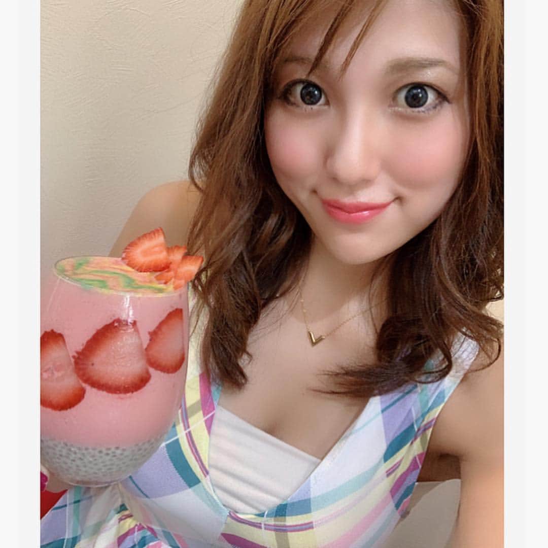 神谷麻美さんのインスタグラム写真 - (神谷麻美Instagram)「#スムージー 🍓🌈💖💖 #可愛いすぎる っ(*≧∀≦)🥤💖💖」7月16日 21時55分 - asamice428