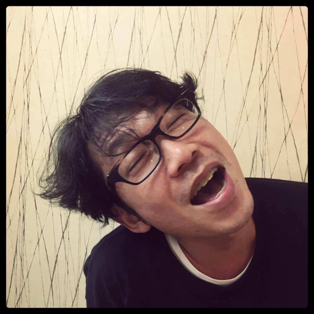 堂島孝平さんのインスタグラム写真 - (堂島孝平Instagram)「21:54 広瀬香美さんの「ロマンスの神様」のサビをTRFの「BOY MEETS GIRL」と混ぜて歌う小松です。#コマツ24時」7月16日 21時56分 - dojima_kohei