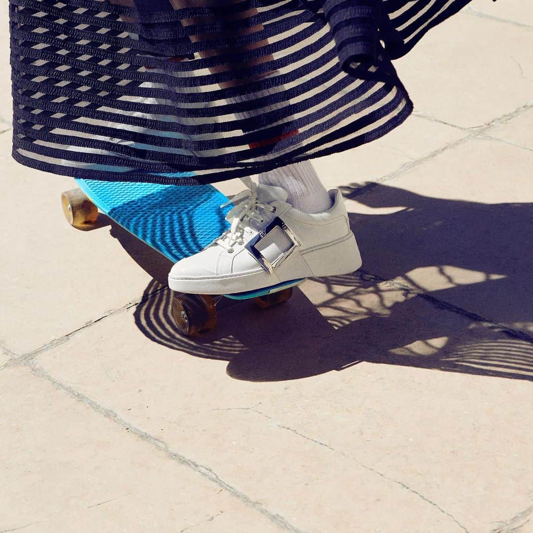 ロジェ・ヴィヴィエさんのインスタグラム写真 - (ロジェ・ヴィヴィエInstagram)「Sneakers are a part of the urban woman’s lifestyle and the #VivSkate is the perfect choice for everyday wear.  Discover more on link in bio. @gherardofelloni #GherardoFelloni #RogerVivier #FW19」7月16日 22時01分 - rogervivier