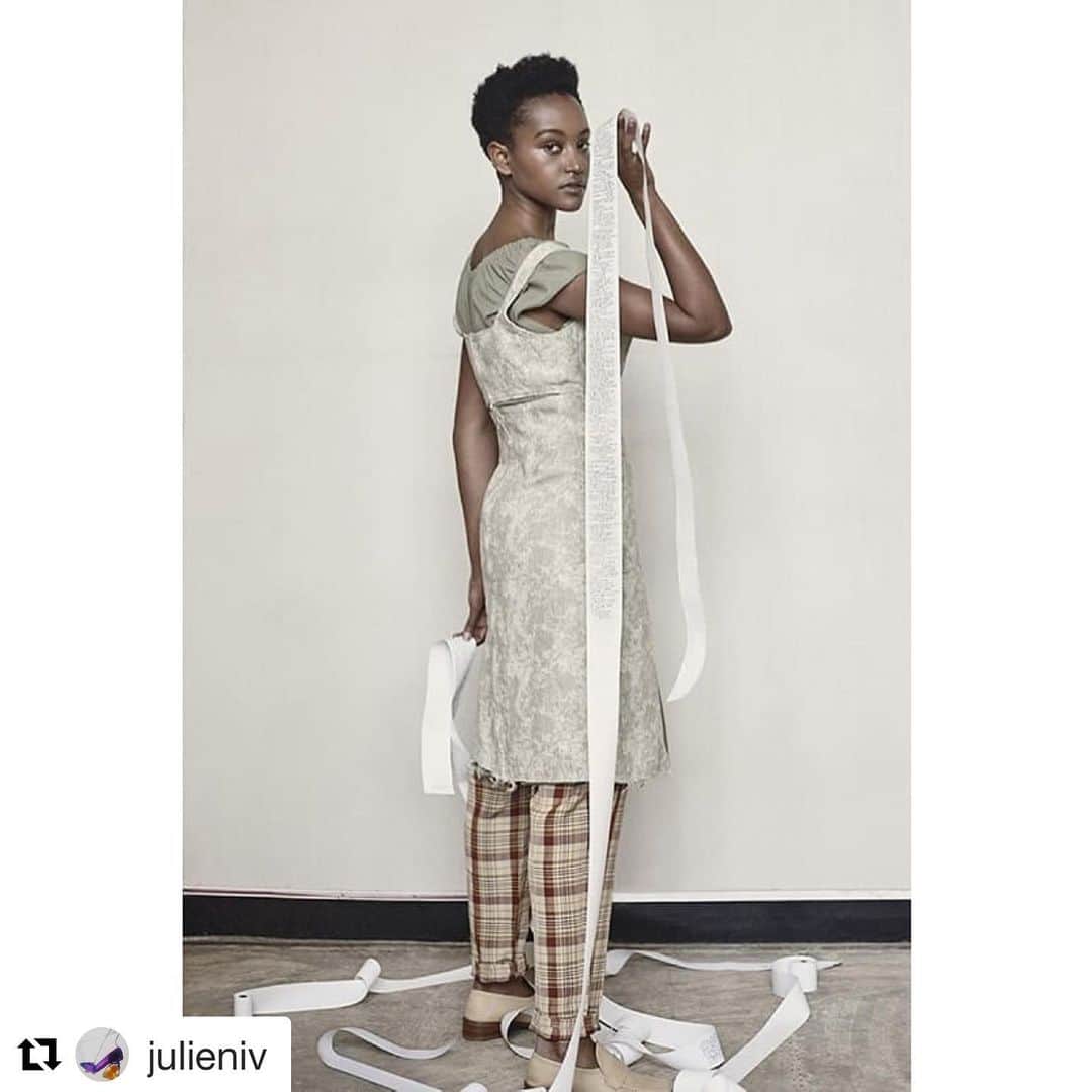 のインスタグラム：「#Repost @julieniv We painted, we embroidered, we read, we met beautiful souls. "Still we rise" for @vogueitalia online  @christelle.world shot by @curiouser.and style by me #julienivert  creative direction and set design #melanierey and me hair by @yann.deschaud and makeup by @lorianeleger  Many thanks @saramaino_vt , and our gratitude and profound respect to the poetesses whose words inspired this whole project, including Alejandra Pizarnik, Emily Dickinson, Kamila Zguzi, Barbara Guest, Janine Pommy Vega, ruth weiss, Mary Norbert Körte, Maya Angelou and Audre Lorde.」