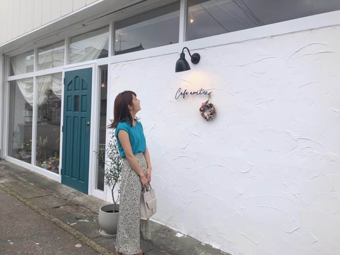 尾島早都樹さんのインスタグラム写真 - (尾島早都樹Instagram)「休日に友人と 新しくできたお店でまったり〜☕️❤︎ . とろっとろの抹茶ティラミス 美味しすぎてハマりそう〜〜！ . そしてお店の色味と着ていた服が 完全にマッチしてました😆(笑) . #cafe #ラテアート #抹茶ティラミス #富山カフェ #cafeamitie」7月16日 22時03分 - ojima_satsuki
