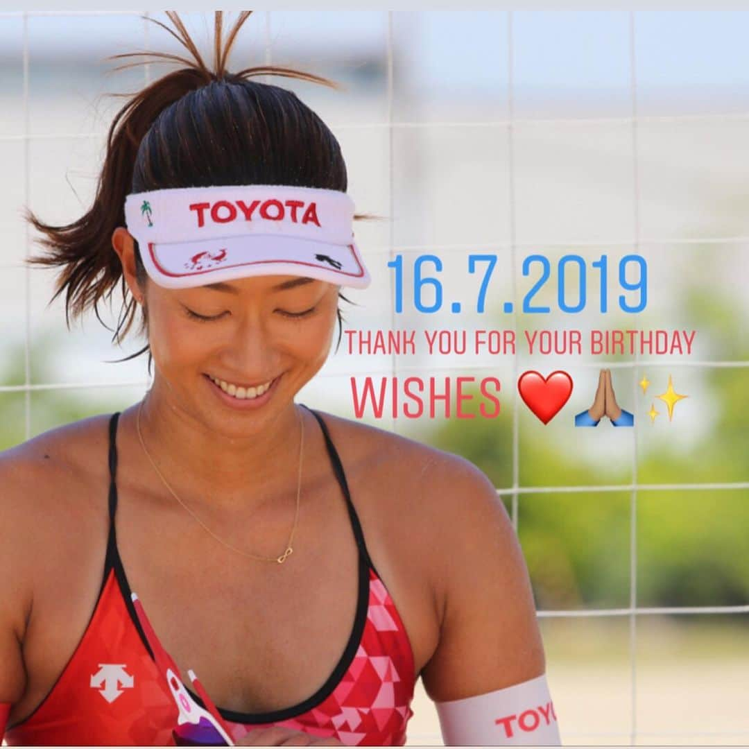 溝江明香さんのインスタグラム写真 - (溝江明香Instagram)「2019/7/16🌈 Thank you for all your birthday wishes🎂🎉❤️ This year is 10th anniversary of my beach volleyball life! I’m so happy to spend my birthday here in Portugal 🇵🇹 for Fivb world tour #espinho4star !! This is my life🏐 Thank you all for supporting me 🥰 #beachvolleyball . 沢山のバースデーメッセージありがとうございます😊🎂🎉 今年はビーチバレーボール10周年！ 大学1年(2009年)から本格的にビーチバレーボールに転向し、初めて国際大会に出場したのが2009年イギリスのブラックプールで開催されたU21世界選手権！2010年からしなこさんと組んでワールドツアーに参戦させてもらえるようになりました。 今年の誕生日はポルトガル🇵🇹こんなにも毎年色んな国で誕生日を迎える事が出来るなんて、10年前は夢にも思ってなかった😂🌏 いつも応援して支えてくださる、皆さまに心から感謝しています。ありがとうございます！！ 今まで過ごした全ての瞬間、出逢いが今の私を作っています。日々成長していけるようにこれからも元気ハツラツ頑張ります🔥🔥 これからも溝江明香を宜しくお願い致します🌈 . 2019.7.16 溝江明香 Sayaka Mizoe」7月16日 22時09分 - sayakamizoe