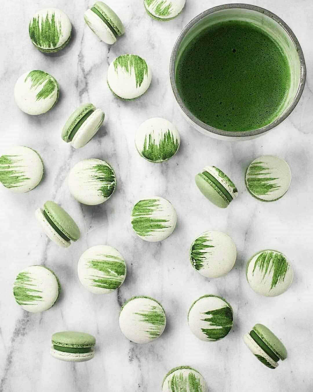 Matchæologist®さんのインスタグラム写真 - (Matchæologist®Instagram)「😍 Tag a #Matchaolic who you think could devour ALL the #Matcha #Macarons featured in this shot 💪 beautifully created by the amazing @mariozeats !! 🙏 . 🌿💚 Like the look of these little green treats? Matcha is the perfect choice when you are looking for something to add a twist to your culinary creations – it gives a delicious taste and colour to your favourite treats! 😘🍵 . For premium-quality matcha 🍵, please visit Matchaeologist.com . Follow our bio link 👉@Matchaeologist . Matchæologist® #Matchaeologist Matchaeologist.com」7月16日 22時12分 - matchaeologist