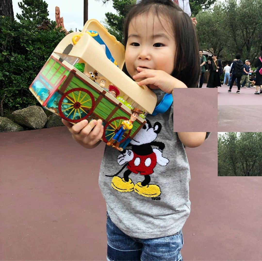 伊藤羽仁衣さんのインスタグラム写真 - (伊藤羽仁衣Instagram)「息子の大好きな #toystory を見に Disneylandへ♡ どんどんお喋りしたりコミュニケーションをとれるのが楽しくてたまらない…❤️ #myson #disneyland #hanyito #chany #2歳半」7月16日 22時14分 - hanyito