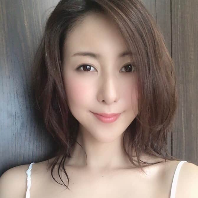 松下紗栄子のインスタグラム：「昨日は投稿できず ごめんなさい🙇‍♀️ 睡眠不足が続いてたので、 気づいたら夢の中でした。  明日は久々に晴れのような ので久々に公園に行って 太陽の光をいっぱい浴びて こようと思います★  #松下紗栄子#マツシタサエコ #matsushitasaeko」