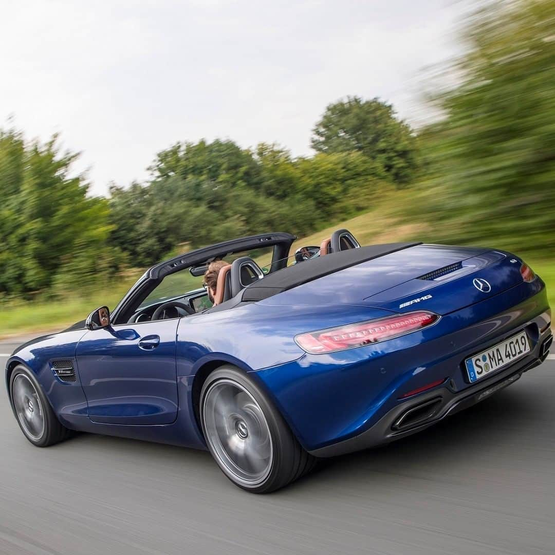 Mercedes AMGさんのインスタグラム写真 - (Mercedes AMGInstagram)「[Fuel consumption combined: 11.5 l/100 km | CO2 emissions combined: 262 g/km]  The summer is made for top down driving with the wind in your hair. Hop in the Mercedes-AMG GT Roadster and get after it while the sun is out!  #MercedesAMG #AMG #GT #GTFamily #DrivingPerformance #Power #Passion #Mercedes #AMG🔥 #Luxury #CarsofInstagram #InstaCar #Lifestyle」7月16日 22時35分 - mercedesamg