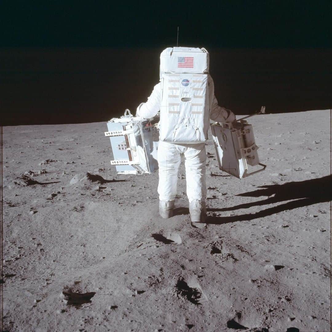 VICEさんのインスタグラム写真 - (VICEInstagram)「Today is the 50th anniversary of the Apollo 11 launch. 🌑 🚀 The astronauts took many photos over the course of their journey to the Moon. 📷 Neil Armstrong took most of the images on the surface, while Buzz Aldrin did the heavy lifting. This is a photo of Aldrin, carrying the Early Apollo Scientific Experiment Package for deployment on the Moon. See other uncommon images of Apollo 11—that you likely have not seen before—at the link in bio. 📸: Lunar and Planetary Institute」7月16日 22時37分 - vice