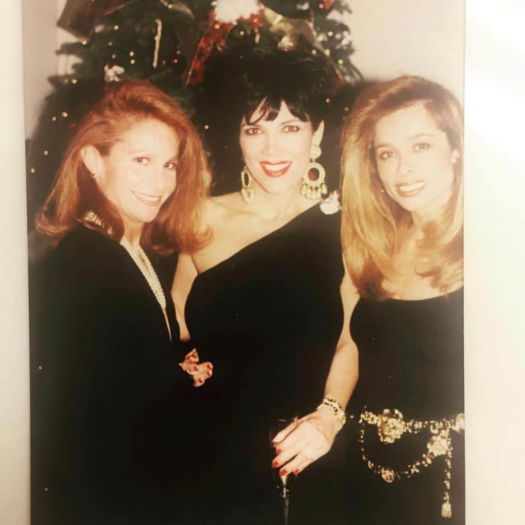 クリス・ジェンナーさんのインスタグラム写真 - (クリス・ジェンナーInstagram)「Happy birthday to my beautiful cousin Cici!!! @cicibussey You have been such a special and important part of my life as long as I can remember!!! I met you when I met Robert when I was 17!!! Thank you for being my ride or die, for all of our beautiful crazy amazing memories, for all of the therapy sessions in my closet, for being there through thick and through thin, and for being the most joyful positive person in the world, even when you were sick 🙏.... you are such an inspiration to me and my kids and so many others. I feel so grateful and blessed God put us together to grow old together and always be here for each other. Wow what a gift you are. Happy Birthday my fabulous cousin and friend I love you more than you can ever imagine. ❤️❤️❤️」7月16日 22時52分 - krisjenner