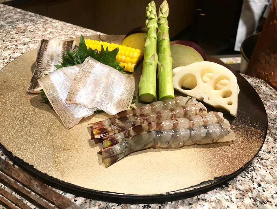 藤本恵理子さんのインスタグラム写真 - (藤本恵理子Instagram)「Love Japanese food 🇯🇵 パレスホテルの天麩羅 巽へ。 天丼までバッチリ食べました。 どれも最高に美味しかった。なんと最後に梅干しの天麩羅が！  #tempura #japaneserestaurant #tokyorestaurant #tokyogroumet #instafood #instafoodie #foodie #japanesefood  #palacehotel #palacehoteltokyo  #天麩羅 #パレスホテル東京 #和食 #巽 #東京 #食べ歩き #東京レストラン  #東京グルメ #일식 #레스토랑 #도쿄여행」7月16日 22時50分 - eriko_fujimoto_0802