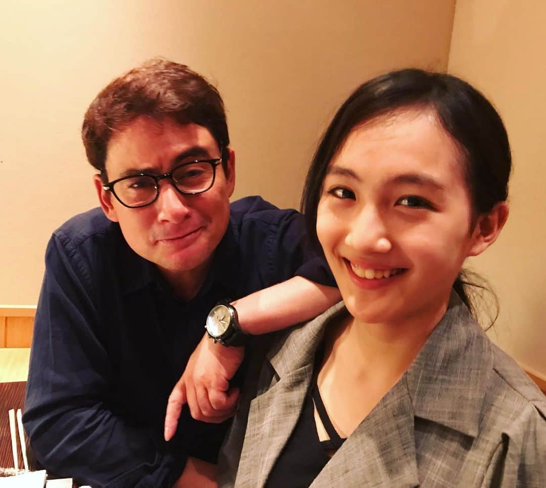 野口健さんのインスタグラム写真 - (野口健Instagram)「明日からいよいよ娘殿とアフリカ遠征！  金多楼さんにて壮行会！！！ 「アフリカに行く前に絶対、金多楼さんに行きたい！！！」との娘殿と意見一致。富士山から直接、レッツゴー。 渋滞ありましたが、間に合った。  美味しいお寿司に2人して気合いを入れました！！！ 約1ヶ月の遠征。キリマンジャロに向けてこの数年間、コツコツと経験を積み重ねてきたので、後は飛行機の中で思いっきり寝て体調を整えよう。  あっ、その前に荷造りだ… まだ終わっていない(^^;; #野口健#野口絵子#野口健親子登山」7月16日 22時59分 - noguchiken8848