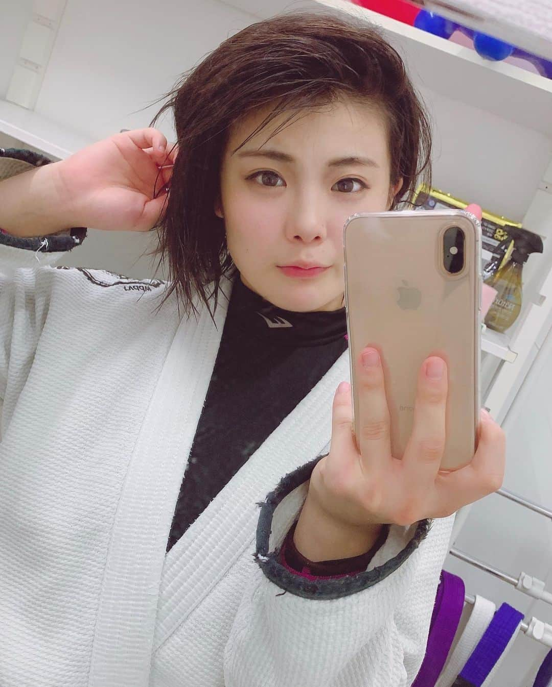 川村虹花さんのインスタグラム写真 - (川村虹花Instagram)「今日は朝から室内トレーニング、MMAプロ練、柔術、午後は山﨑さんミット、柔術、スパー。 いい練習でした！ 汗だく！髪かきあげたら凄いことに🦁ww 道着ほしいなぁ…🥺 #ブラジリアン柔術 #柔術」7月16日 22時56分 - nanaka_kawamura