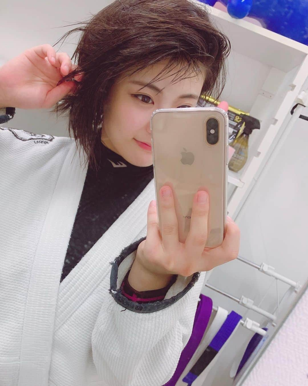 川村虹花さんのインスタグラム写真 - (川村虹花Instagram)「今日は朝から室内トレーニング、MMAプロ練、柔術、午後は山﨑さんミット、柔術、スパー。 いい練習でした！ 汗だく！髪かきあげたら凄いことに🦁ww 道着ほしいなぁ…🥺 #ブラジリアン柔術 #柔術」7月16日 22時56分 - nanaka_kawamura